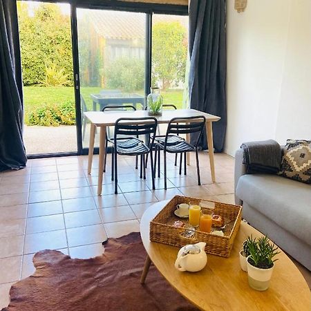 Appart Dans Residence Avec Piscine A Арл Екстериор снимка