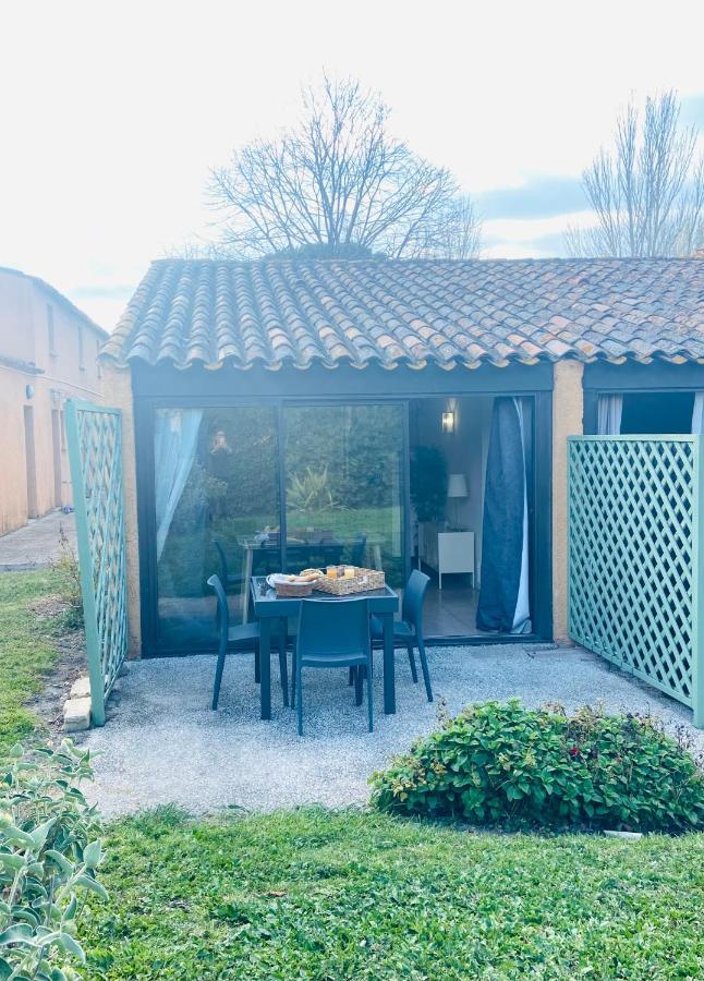 Appart Dans Residence Avec Piscine A Арл Екстериор снимка