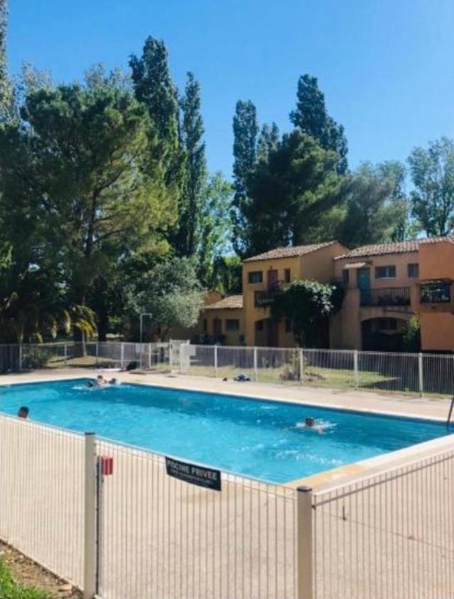 Appart Dans Residence Avec Piscine A Арл Екстериор снимка