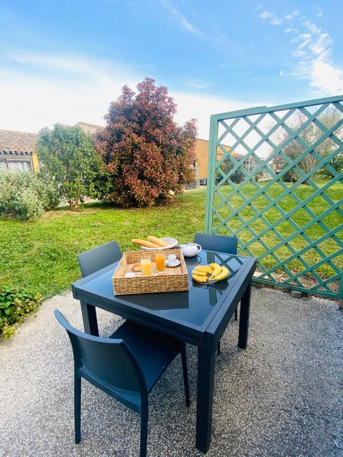 Appart Dans Residence Avec Piscine A Арл Екстериор снимка